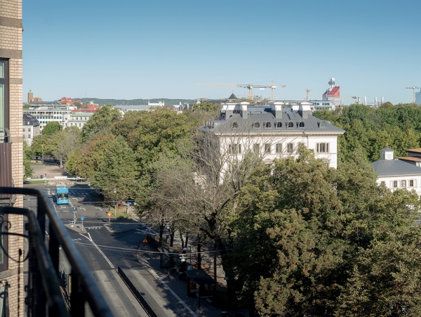 Высокие потолки и утончённый современный декор: небольшая квартира в Гетеборге (49 кв. м)